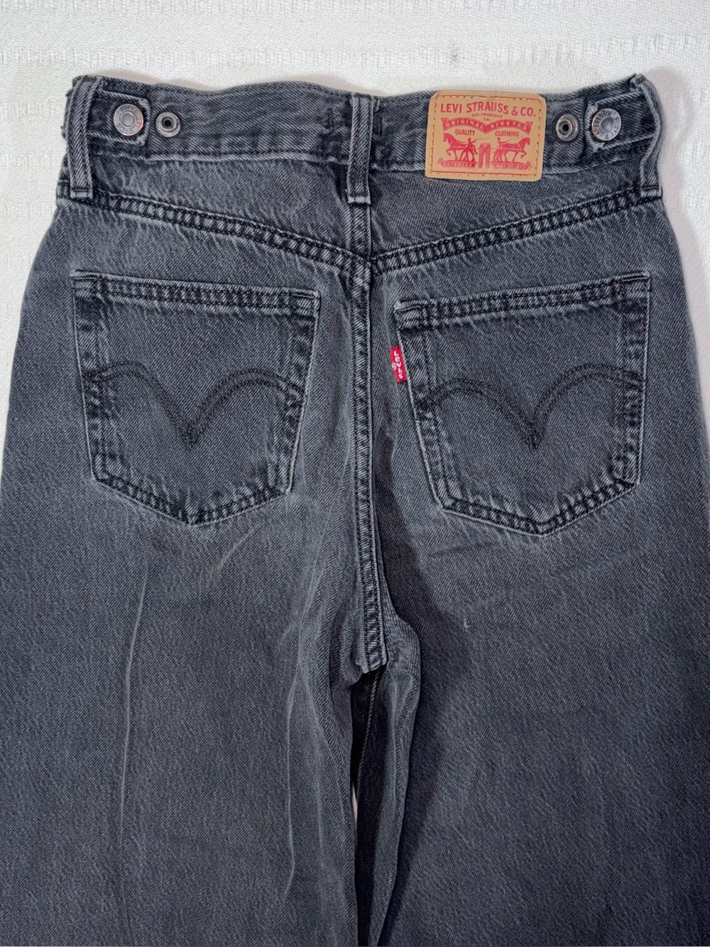 Levis Womens Cinch Baggy High Rise Wide Leg Jeans Size 24 Charcoal Black - Picture 4 of 11